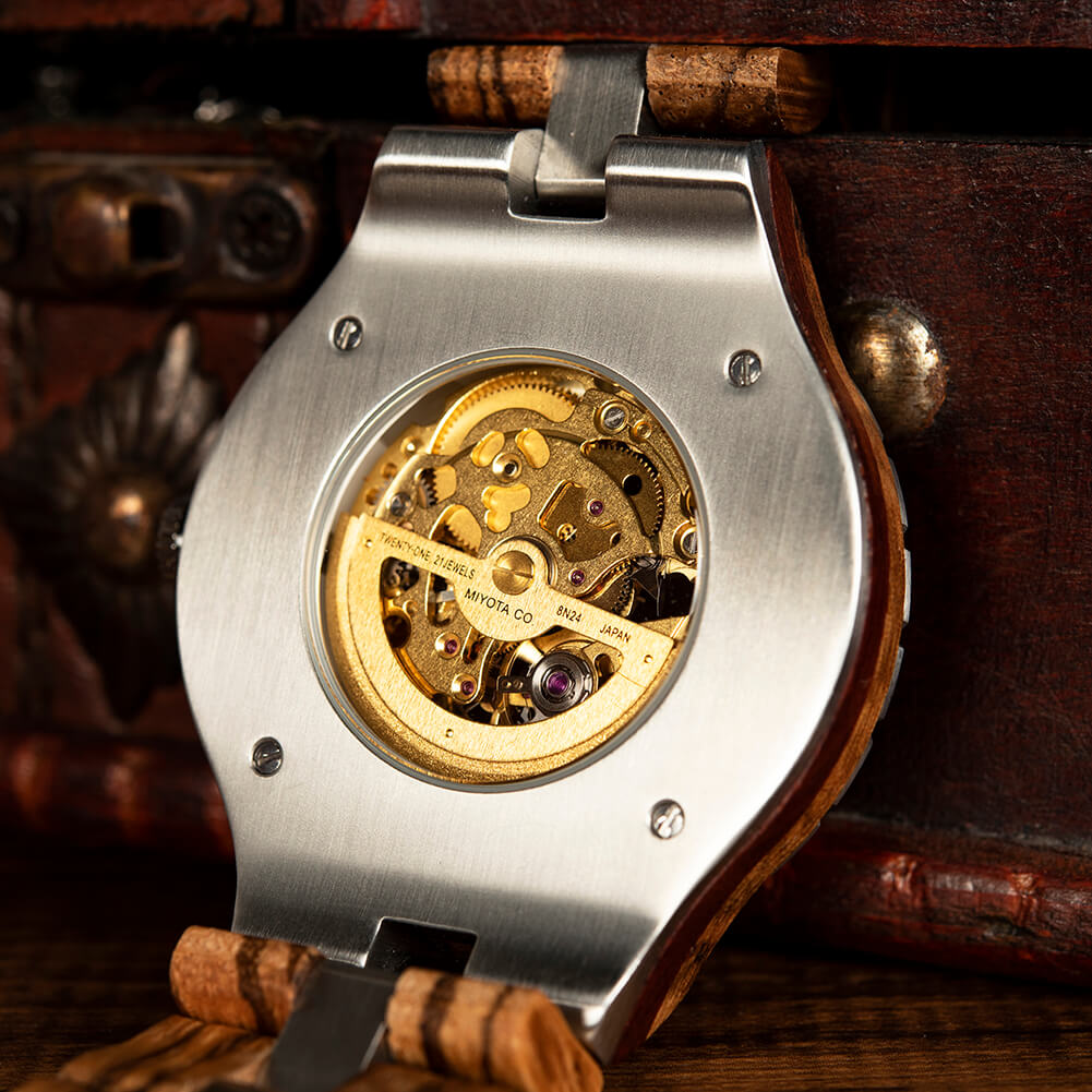Auch die kleinen Details der Armbanduhr "Wolkenkratzer" überzeugen durch Qualität