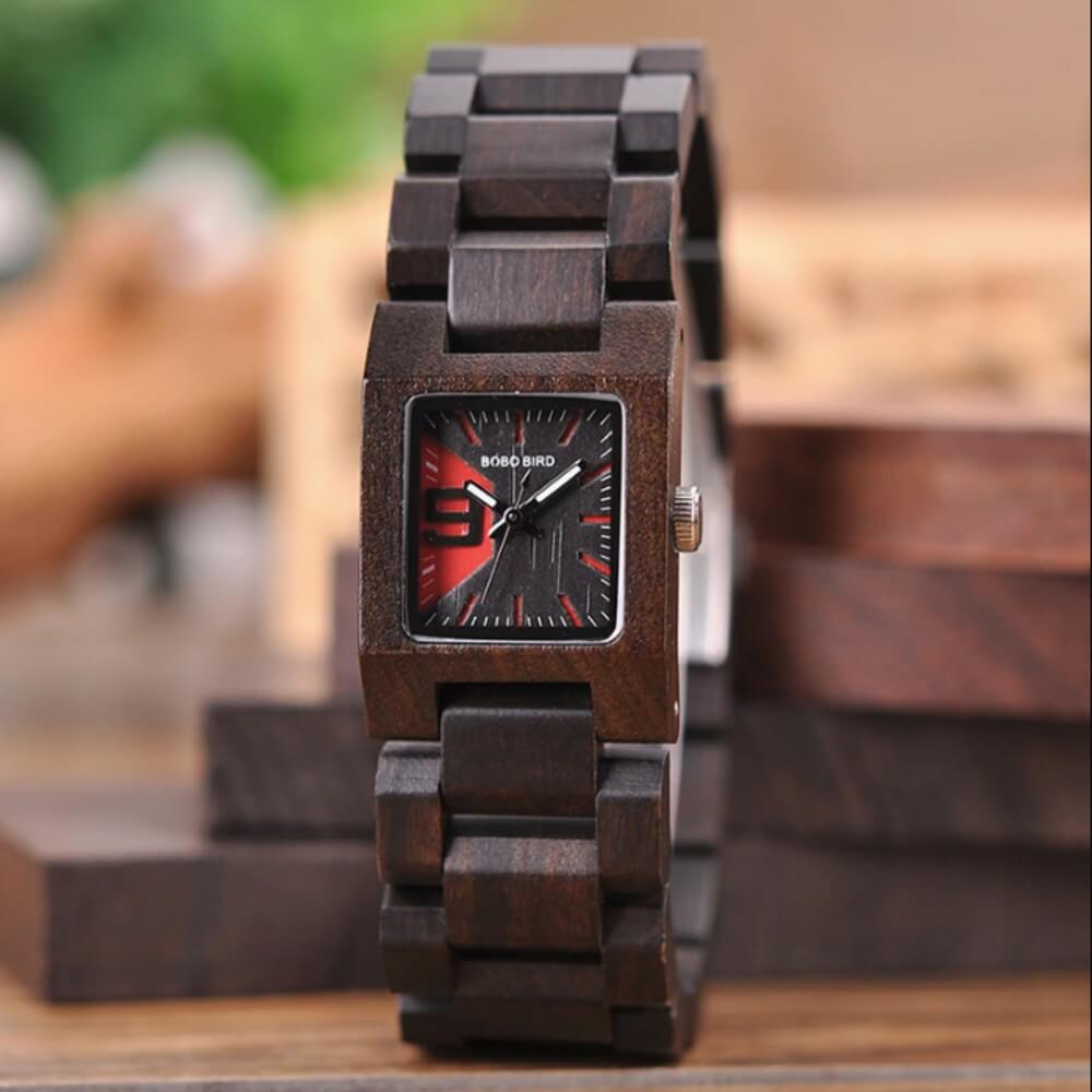 Die Armbanduhr "Edelholz" erhälst du in unserem Online-Shop auch mit einem dunklem Armband