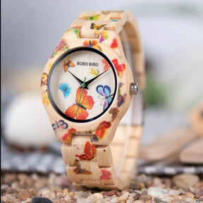 Mit der "Schmetterling" bekommst du eine Holzarmbanduhr mit einmaligen Design