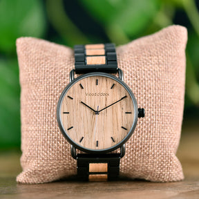 Ein minimalistisches Design prägt diese Herrenarmbanduhr aus Holz