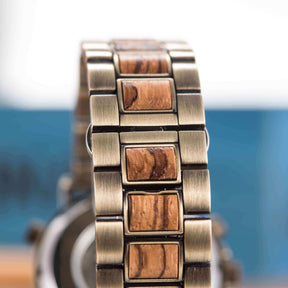 Das Holzarmband der Uhr "Bergland" ist bequem und angenehm zu Tragen