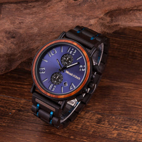 Ein dunkles Armband in Verbindung mit dem blauen, edlen Ziffernblatt zeichnen die Uhr "Blue Ocean" aus
